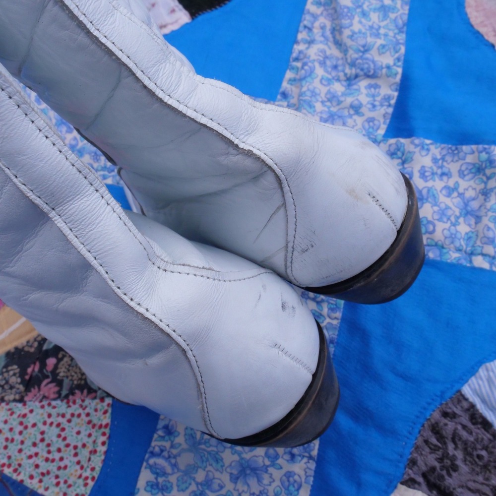 Vintage 1980s Laredo white leather cottagecore western boots- 7 - Picture 5 of 10
